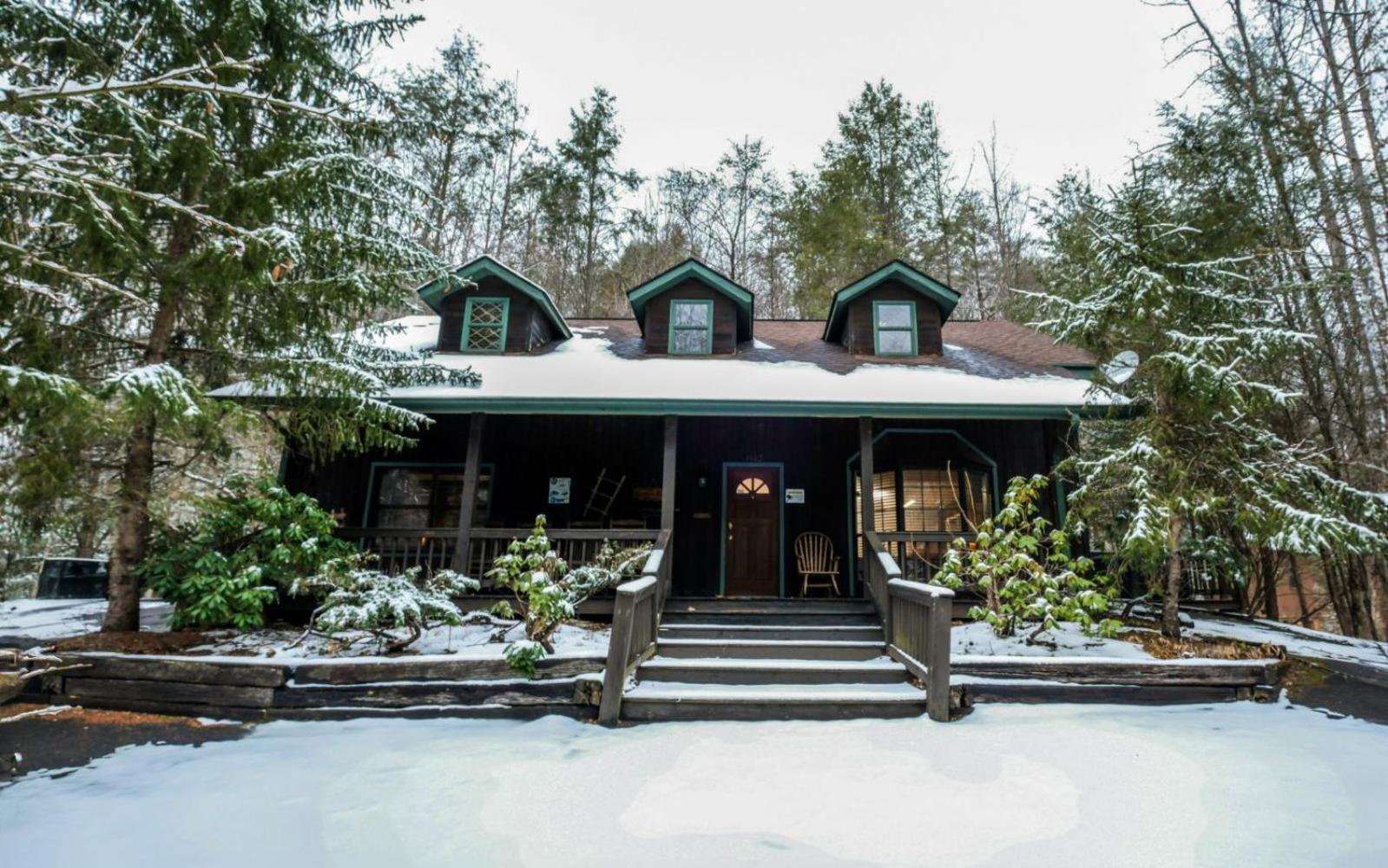 Adventure Lodge Gatlinburg Exterior photo