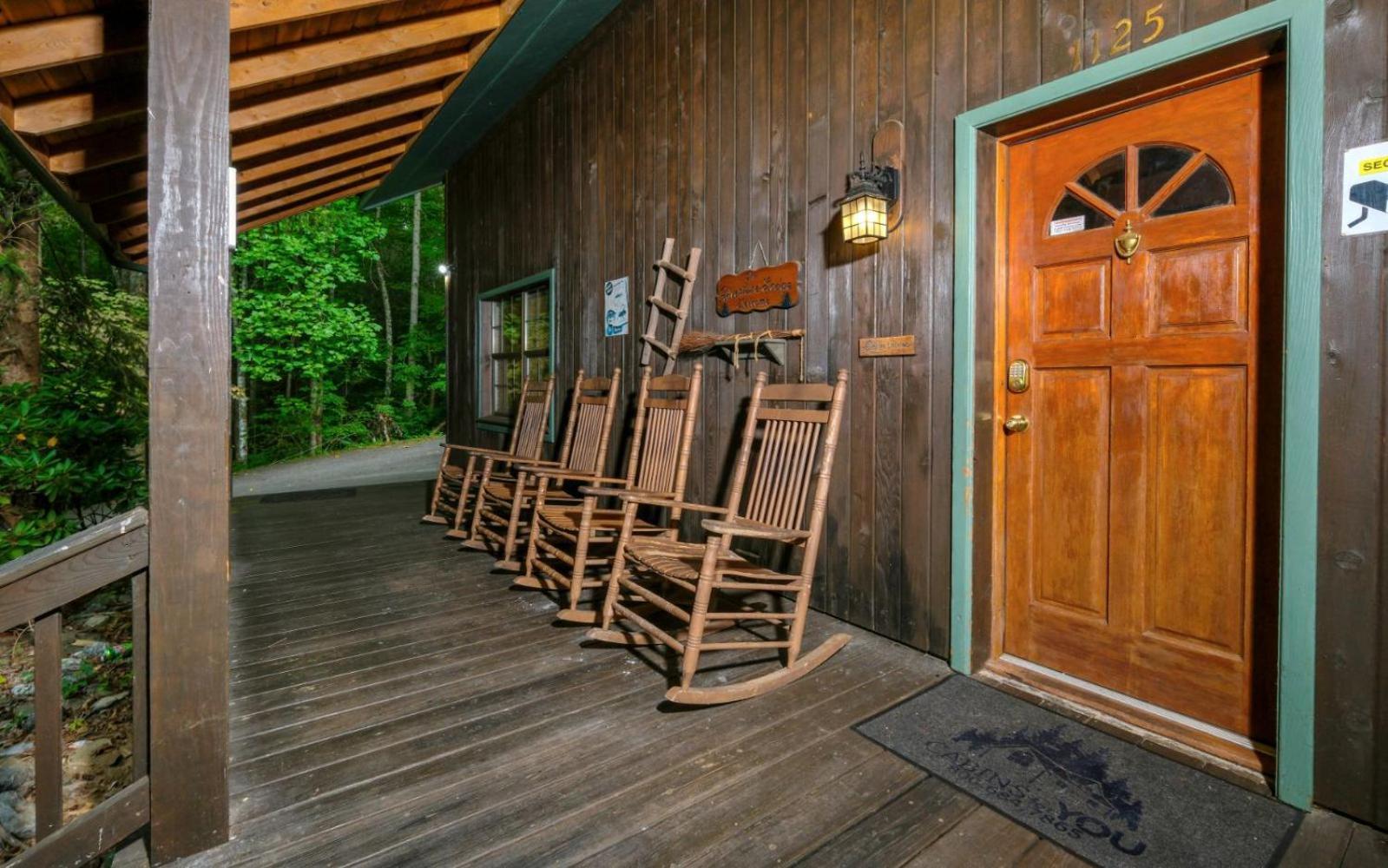 Adventure Lodge Gatlinburg Exterior photo